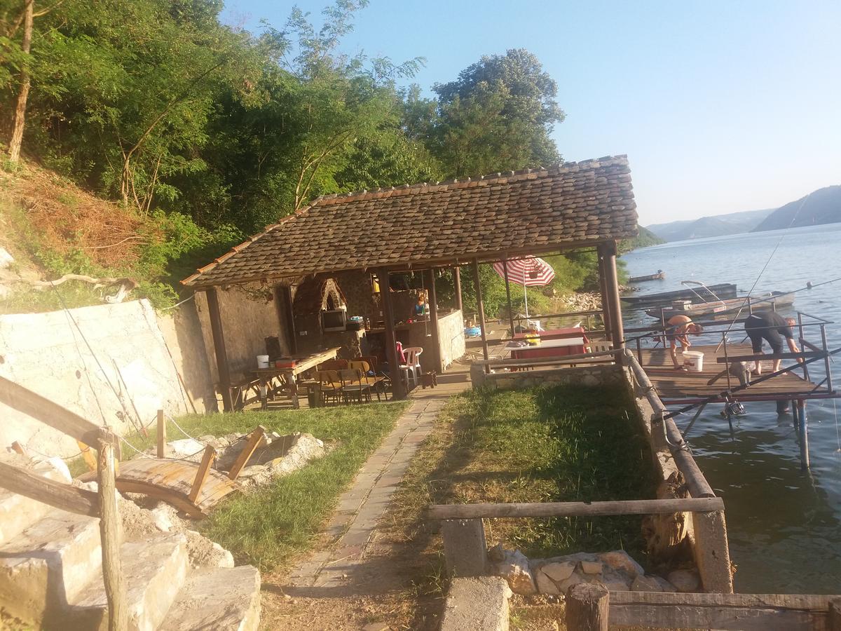Chalet Ljubicine Kolibe Golubinje Екстер'єр фото